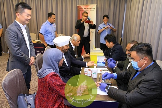 Dr. Fazilah Shaik Allaudin, Datuk Dr J.S. Sambhi and Dato Gurbakhash Singh get their cholesterol checked at the YJM-Quaker Smart Heart Challenge launch at Invito Hotel in Bangsar South, Kuala Lumpur, as PepsiCo Head of Sales Teh Boon Kiat looks on. 