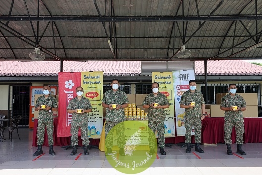 Thank you to our brave frontliners: MAGGI® bubur lambuk and Nestlé Food and Beverage Packs were distributed to the Armed Forces at the Sungai Besi Camp